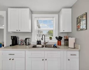 1401 Collier Street - Photo Thumbnail 9