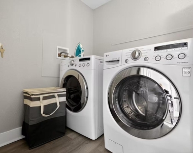 1401 Collier Street - Photo Thumbnail 15