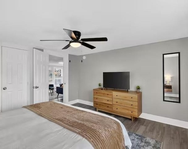1401 Collier Street - Photo Thumbnail 12