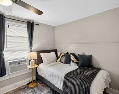 1401 Collier Street - Photo Thumbnail 14