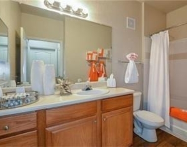 114 W 10th - Photo Thumbnail 5