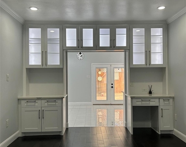 840 Threadneedle Street - Photo Thumbnail 2
