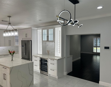 840 Threadneedle Street - Photo Thumbnail 4