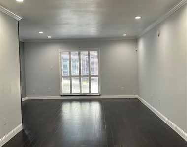 840 Threadneedle Street - Photo Thumbnail 1