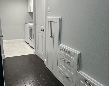 840 Threadneedle Street - Photo Thumbnail 3
