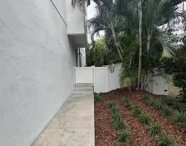 331 N Trask Street - Photo Thumbnail 2