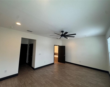 331 N Trask Street - Photo Thumbnail 9