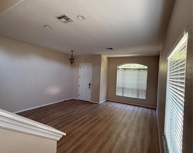 713 Bridgeford Crossing Boulevard - Photo Thumbnail 2