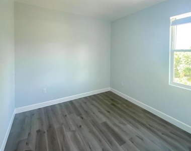 9116 Agate Street - Photo Thumbnail 4