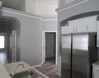 16625 Palm Spring Drive - Photo Thumbnail 7