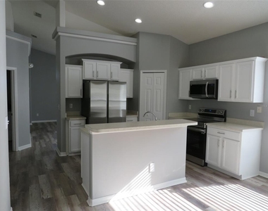 16625 Palm Spring Drive - Photo Thumbnail 5