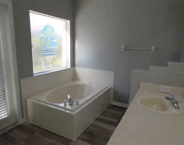 16625 Palm Spring Drive - Photo Thumbnail 12