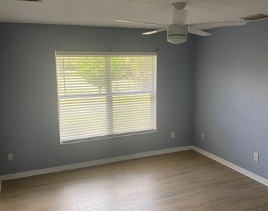 1708 Blue Lake Circle - Photo Thumbnail 15