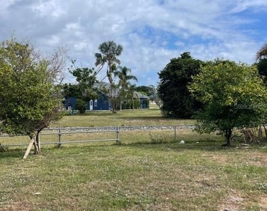 1708 Blue Lake Circle - Photo Thumbnail 6