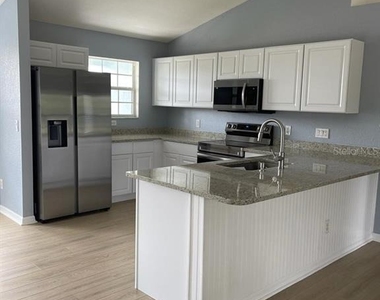 1708 Blue Lake Circle - Photo Thumbnail 2
