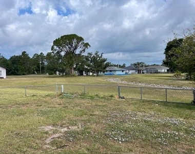 1708 Blue Lake Circle - Photo Thumbnail 5