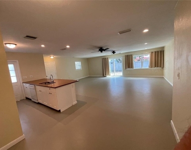 6185 Deming Avenue - Photo Thumbnail 6
