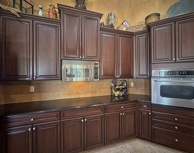 110 Portofino Drive - Photo Thumbnail 12