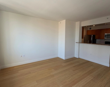 1500 Lexington Avenue - Photo Thumbnail 1