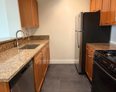 1500 Lexington Avenue - Photo Thumbnail 2