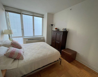 1510 Lexington Avenue - Photo Thumbnail 3