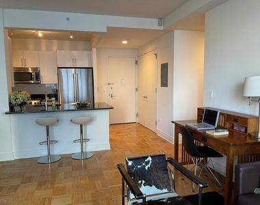 1510 Lexington Avenue - Photo Thumbnail 1