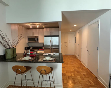 1510 Lexington Avenue - Photo Thumbnail 2