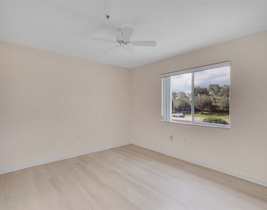 5876 Regal Glen Drive - Photo Thumbnail 23