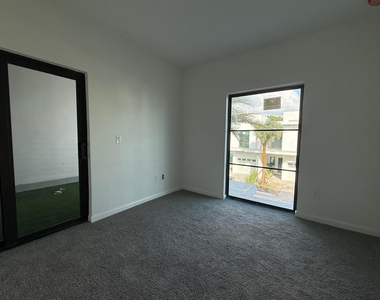 2526 Pierce Street - Photo Thumbnail 5
