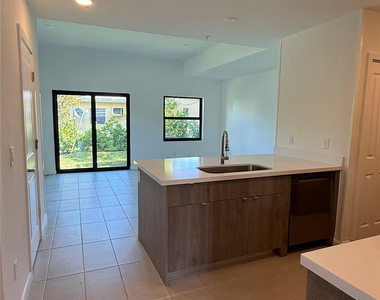 2526 Pierce Street - Photo Thumbnail 3