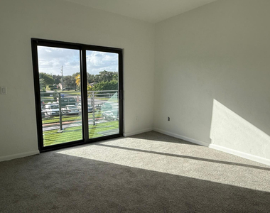 2526 Pierce Street - Photo Thumbnail 7