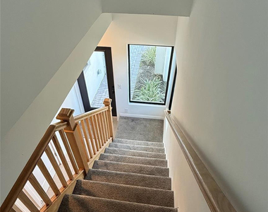 2526 Pierce Street - Photo Thumbnail 2