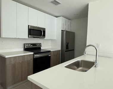 2526 Pierce Street - Photo Thumbnail 1