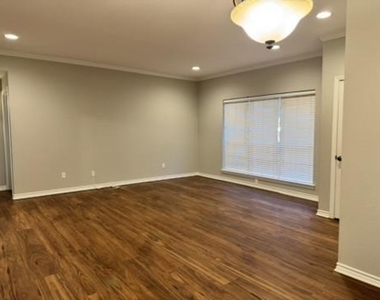 4347 Bellaire Drive S - Photo Thumbnail 3