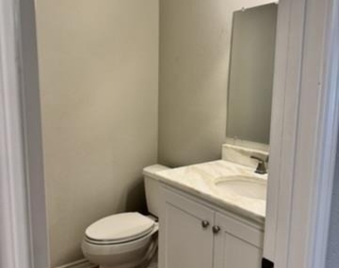 4347 Bellaire Drive S - Photo Thumbnail 11