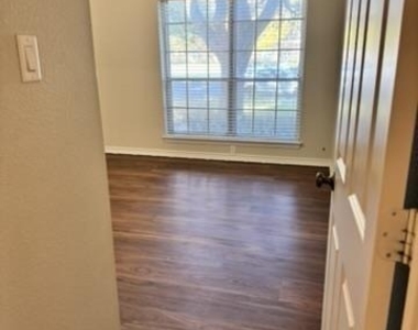 4347 Bellaire Drive S - Photo Thumbnail 12