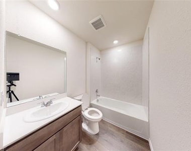 15133 Ace Drive - Photo Thumbnail 7