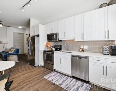 905 Kenilworth Avenue - Photo Thumbnail 43