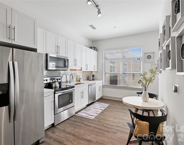 905 Kenilworth Avenue - Photo Thumbnail 41