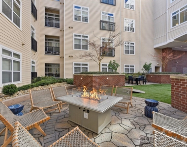 905 Kenilworth Avenue - Photo Thumbnail 13