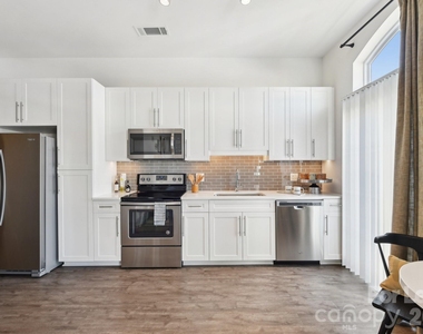 905 Kenilworth Avenue - Photo Thumbnail 31
