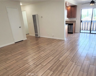15351 Orange Avenue - Photo Thumbnail 6