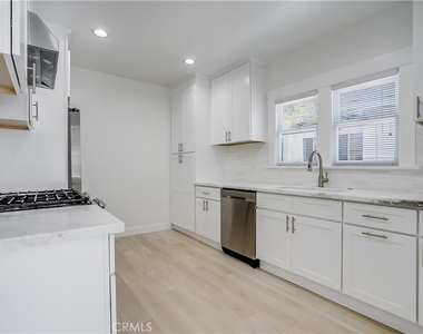 122 Belmont - Photo Thumbnail 5