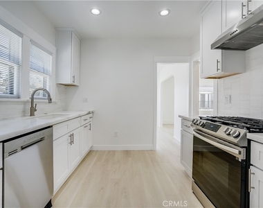 122 Belmont - Photo Thumbnail 6