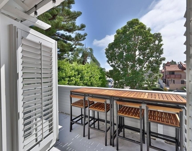 828 D Avenue - Photo Thumbnail 1