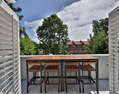 828 D Avenue - Photo Thumbnail 2