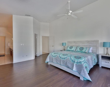 828 D Avenue - Photo Thumbnail 10