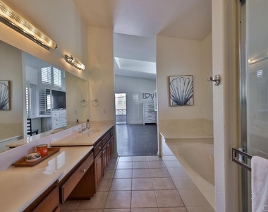 828 D Avenue - Photo Thumbnail 5