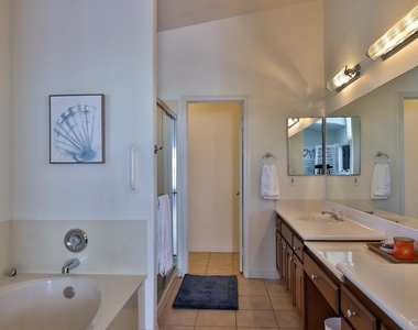828 D Avenue - Photo Thumbnail 6