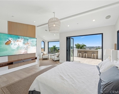 312 Carnation Avenue - Photo Thumbnail 15